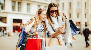E-commerce, online retail, brick and mortar retail, shopping in the store, online, offline, digitalization, digital transformation, shopping experiences, customer experience, point-of-sale, in-store