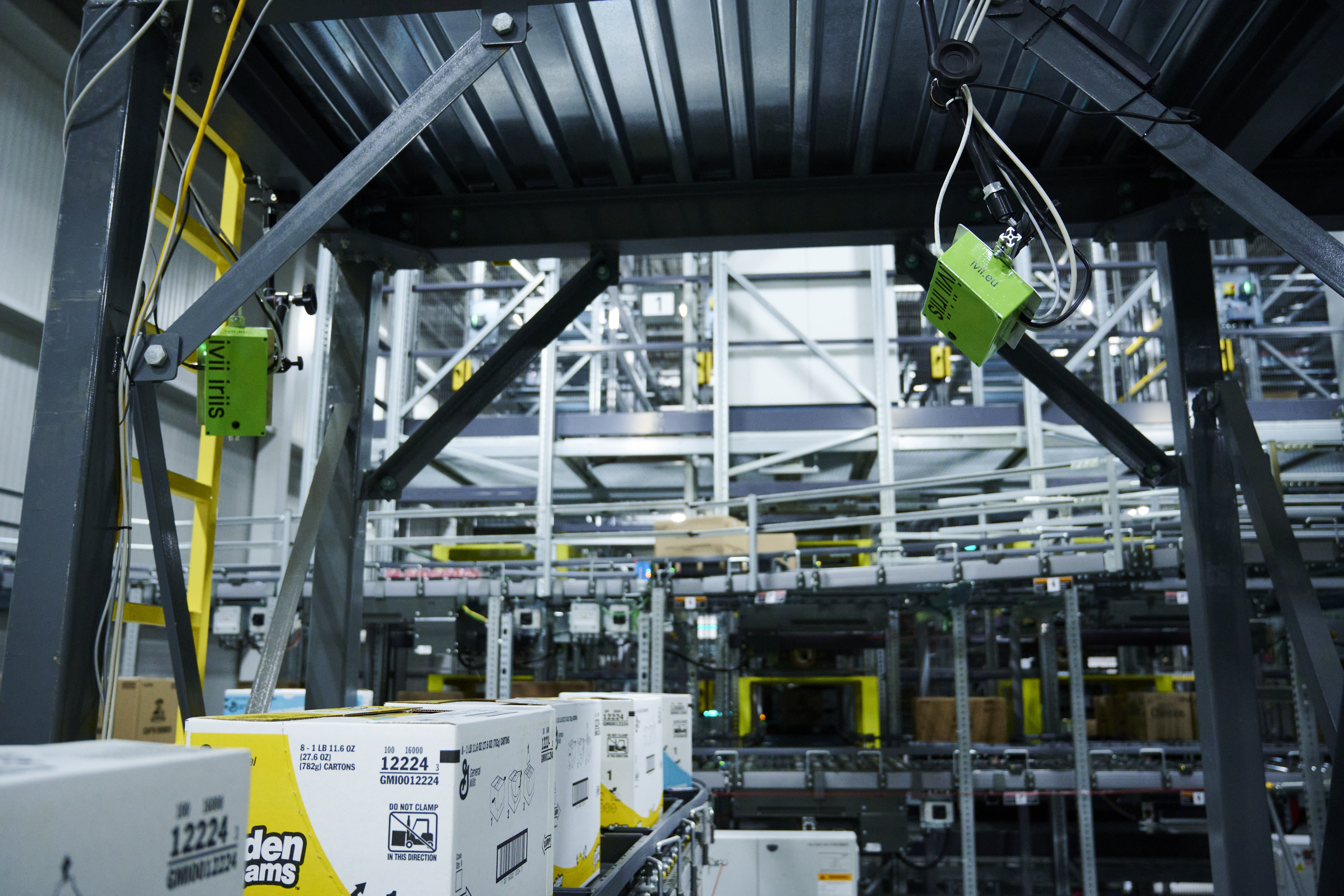The image shows the ivii iriis vision system carrying out a comparison of the items arriving on the conveyor system.