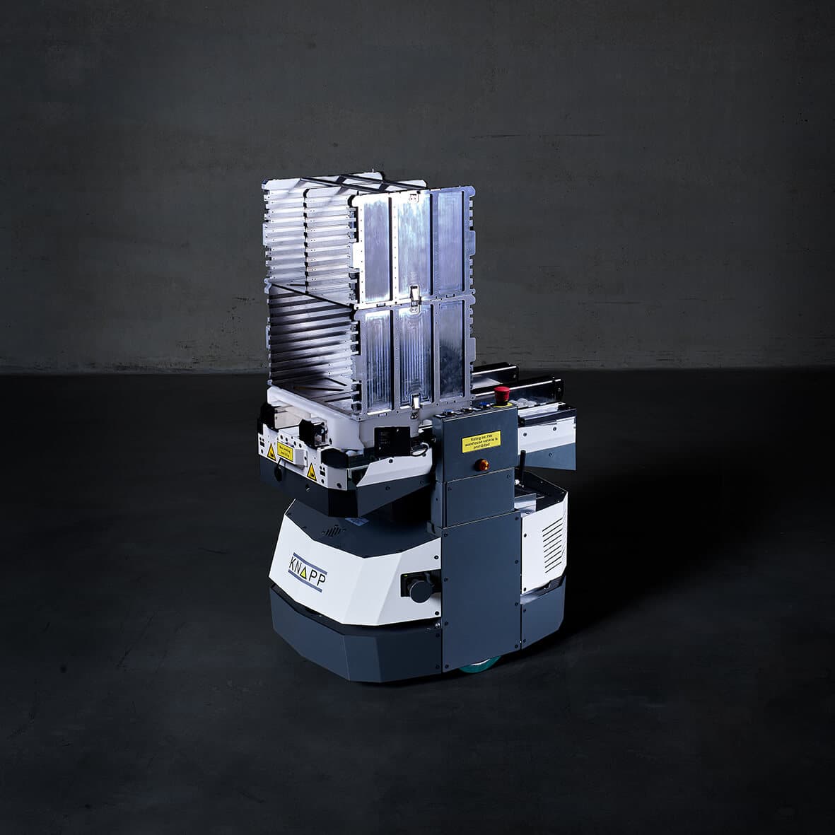 KNAPP_Open_Shuttle_FTS_AGV_ASM_Material_Tower El Open Shuttle para el sector electrónico se emplea junto con el ASM Material Tower y puede transportar contenedores especiales.