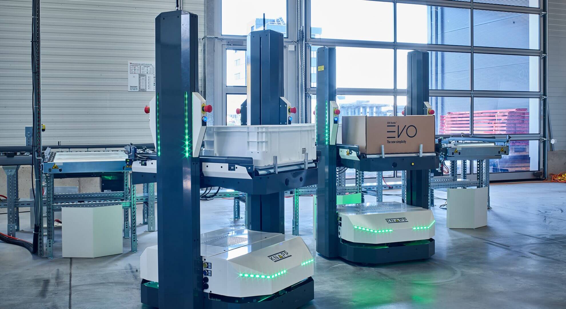 KNAPP_Open_Shuttle_FTS_AGV_different_container Our Open Shuttles flexibly connect different areas in the warehouse with each other.