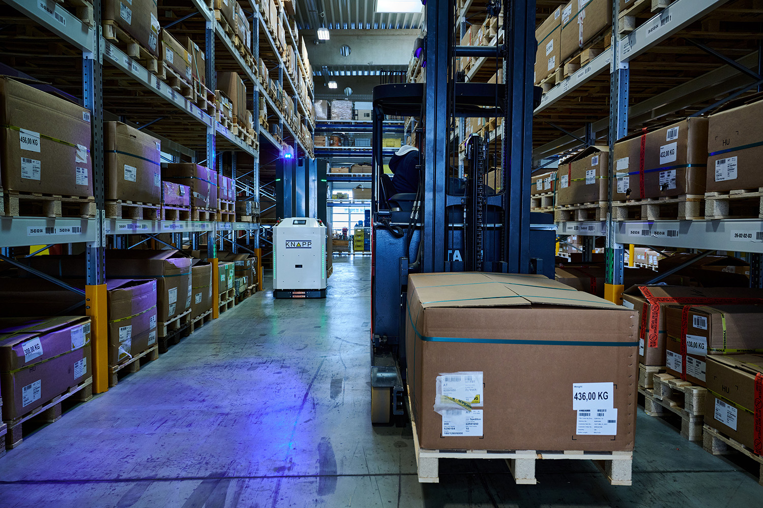 KNAPP_Open_Shuttle_Fork_Lager Cas d'utilisation de l'Open Shuttle Fork – AMR pour transport de palettes
