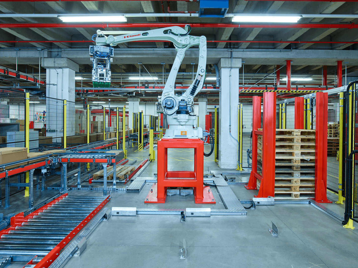 Automation at the highest level. Robots at Würth Austria are palletizing load carriers fully automatically.