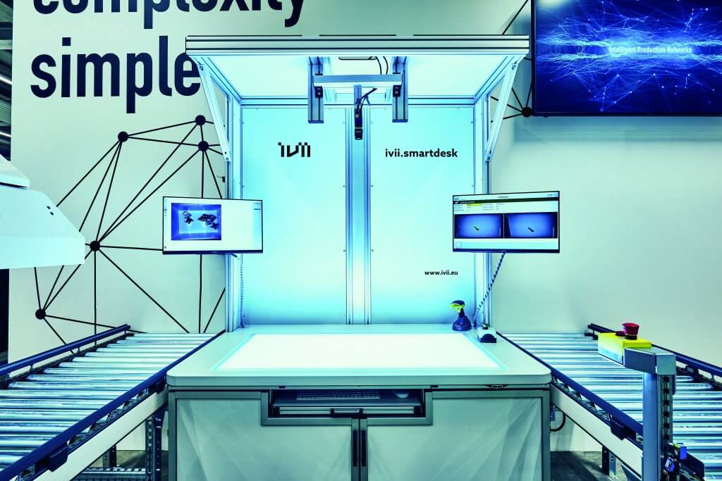 KNAPP_ivii_ivii.smartdesk Sur ivii.smartdesk, le contrôle qualité s’effectue au moyen de la technologie de traitement des images innovante.