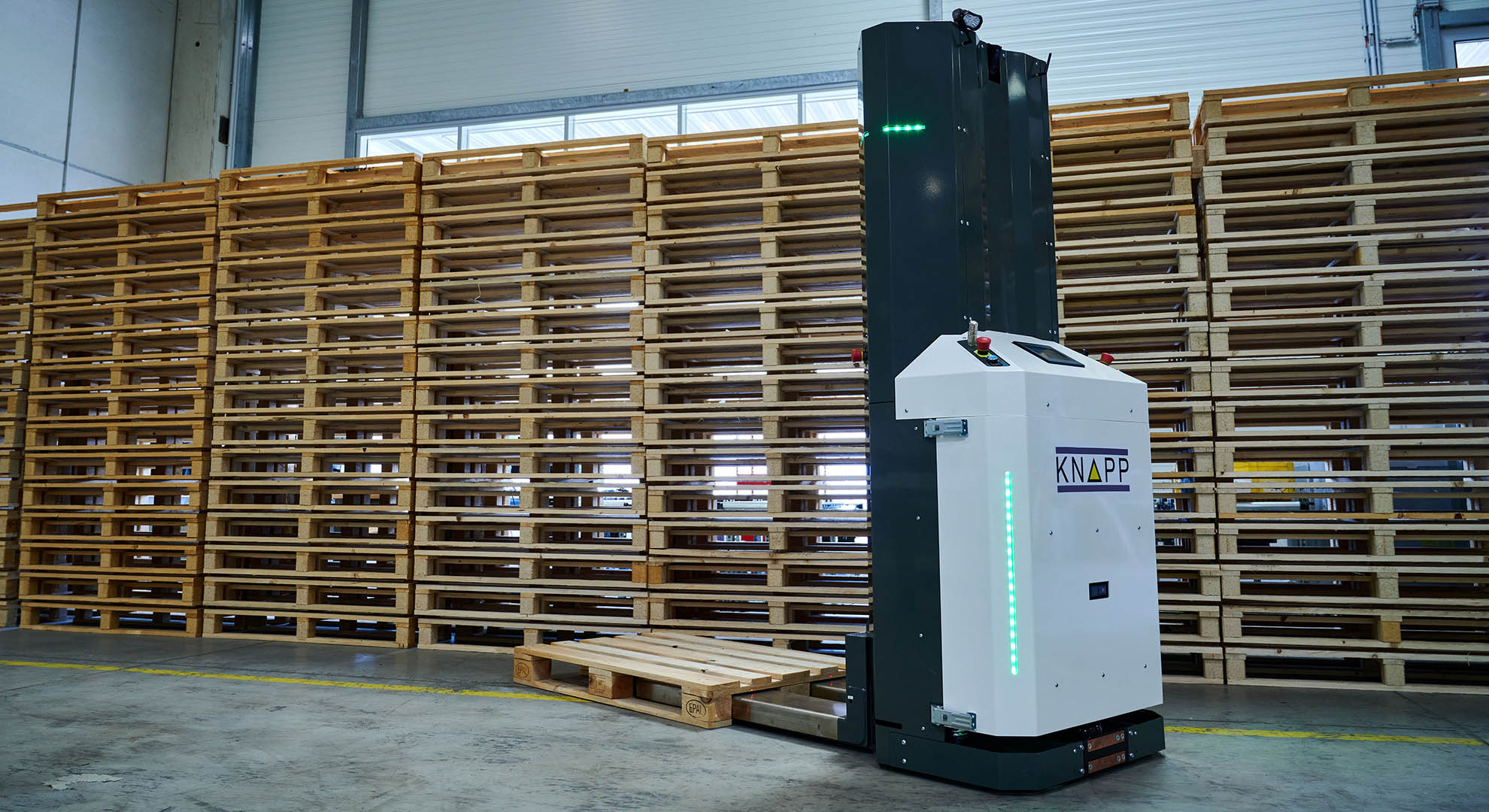 Palettentransport mit dem autonomen mobilen Roboter Open Shuttle Fork