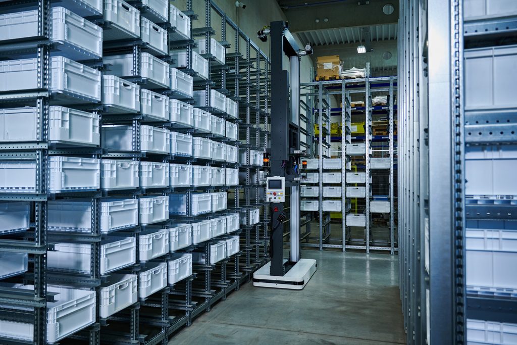 Open_Shuttle_Store_KNAPP_Store_Bot_roboter_in_warehouse Open Shuttle Store as buffer warehouse or goods-to-person picking system