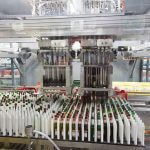 A bottle-sorting robot provides fully-automatic bottle sorting.