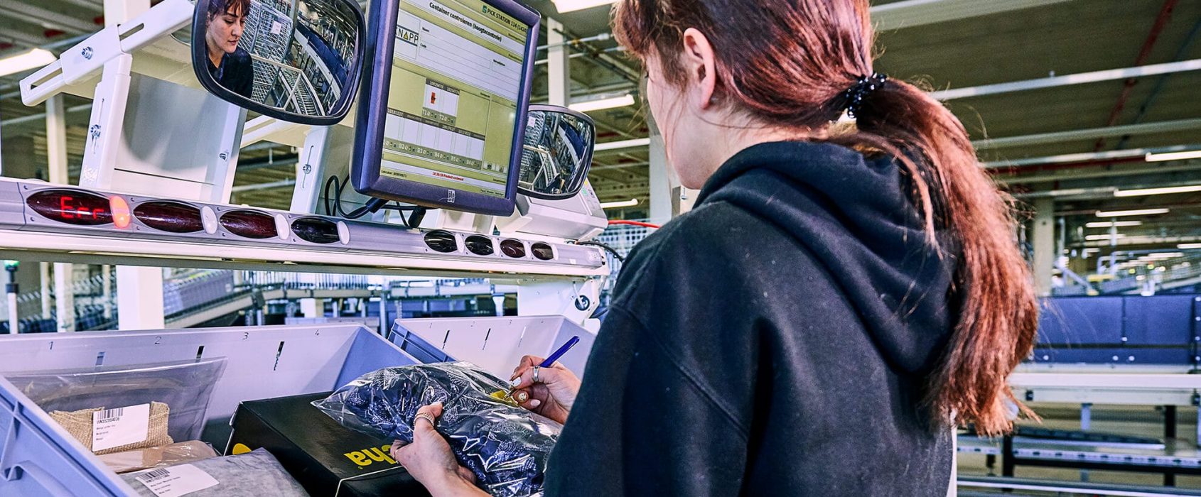 Automatisierung für Retail: Auftragsbearbeitung am Ware-zur-Person-Arbeitsplatz