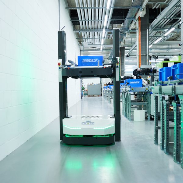 _BNL7863 At Digmesa, autonomous mobile robots are used to supply production