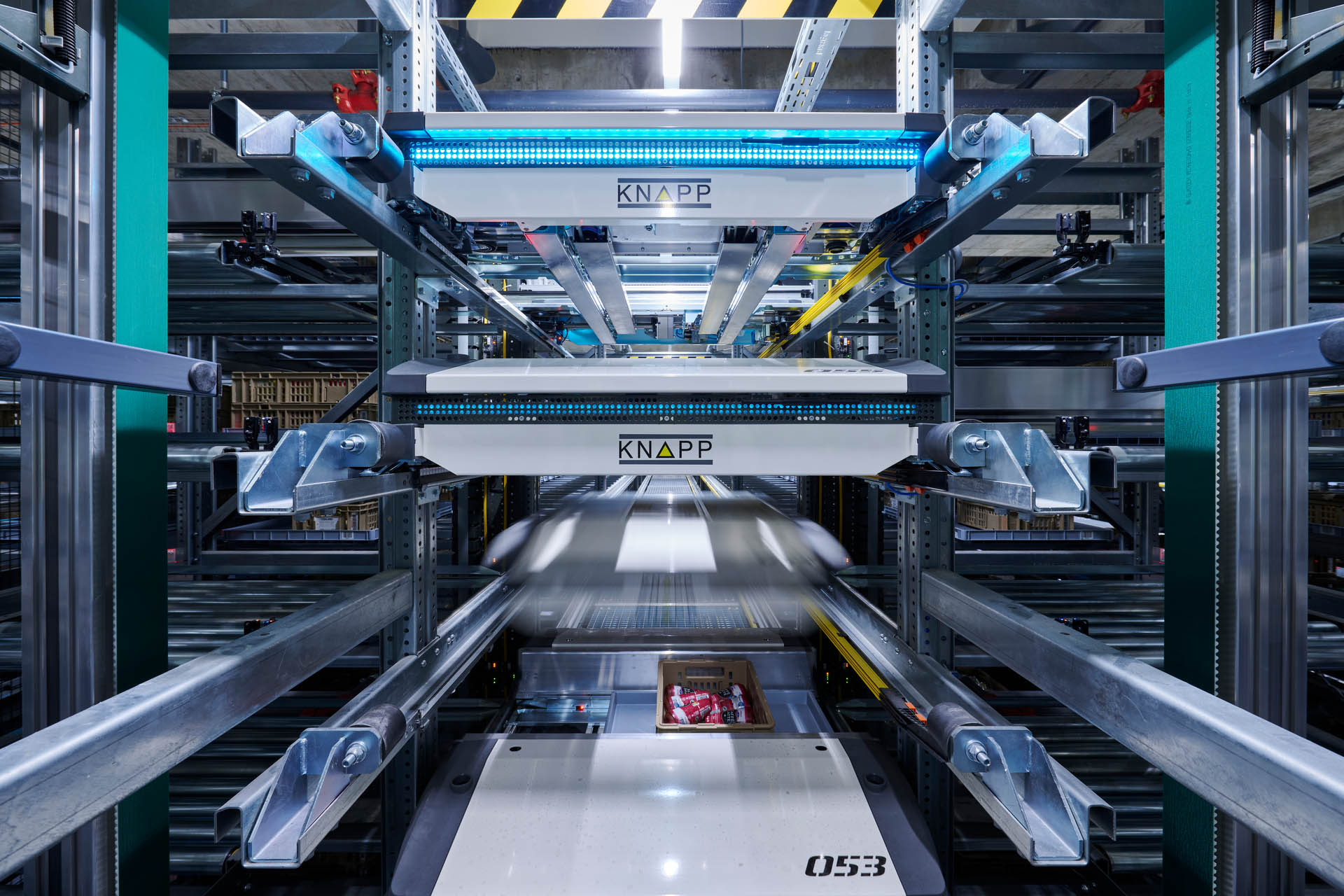 Shuttles vs. Bot Technology | KNAPP