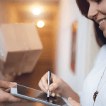 iStock-1074279646_klein online shopping / delivery