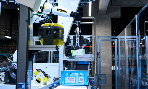 Pick-it-Easy Robot automatise la logistique des produits frais chez EDEKA NORDfrische à Lüttow-Valluhn.