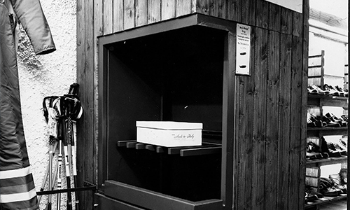 A shoe box is being transported by a goods lift at Stiefelkönig.
