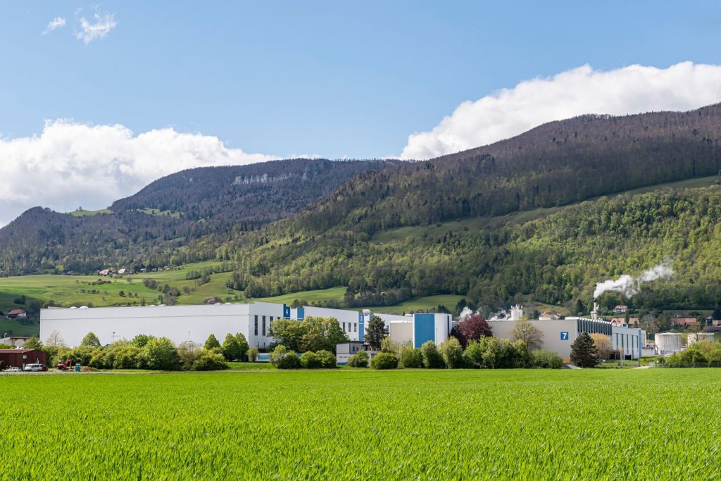 Ansicht des Standorts der Papierfabrik Tela GmbH in Niederbipp, Schweiz