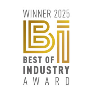 Logo or et gris "Winner 2025 Best of Industry Award" avec des lettres "BI" stylisées sur fond blanc.